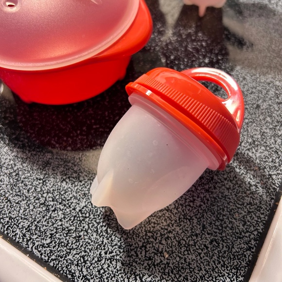 Egglettes Egg Cups 6 + Microwave Cooker - Picture 2 of 3